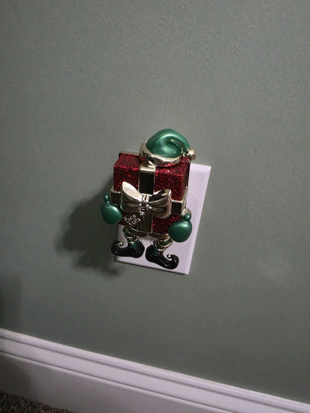 Bath and Bodyworks Holiday Gift Elf Plug-Wall Flower - Red and Green